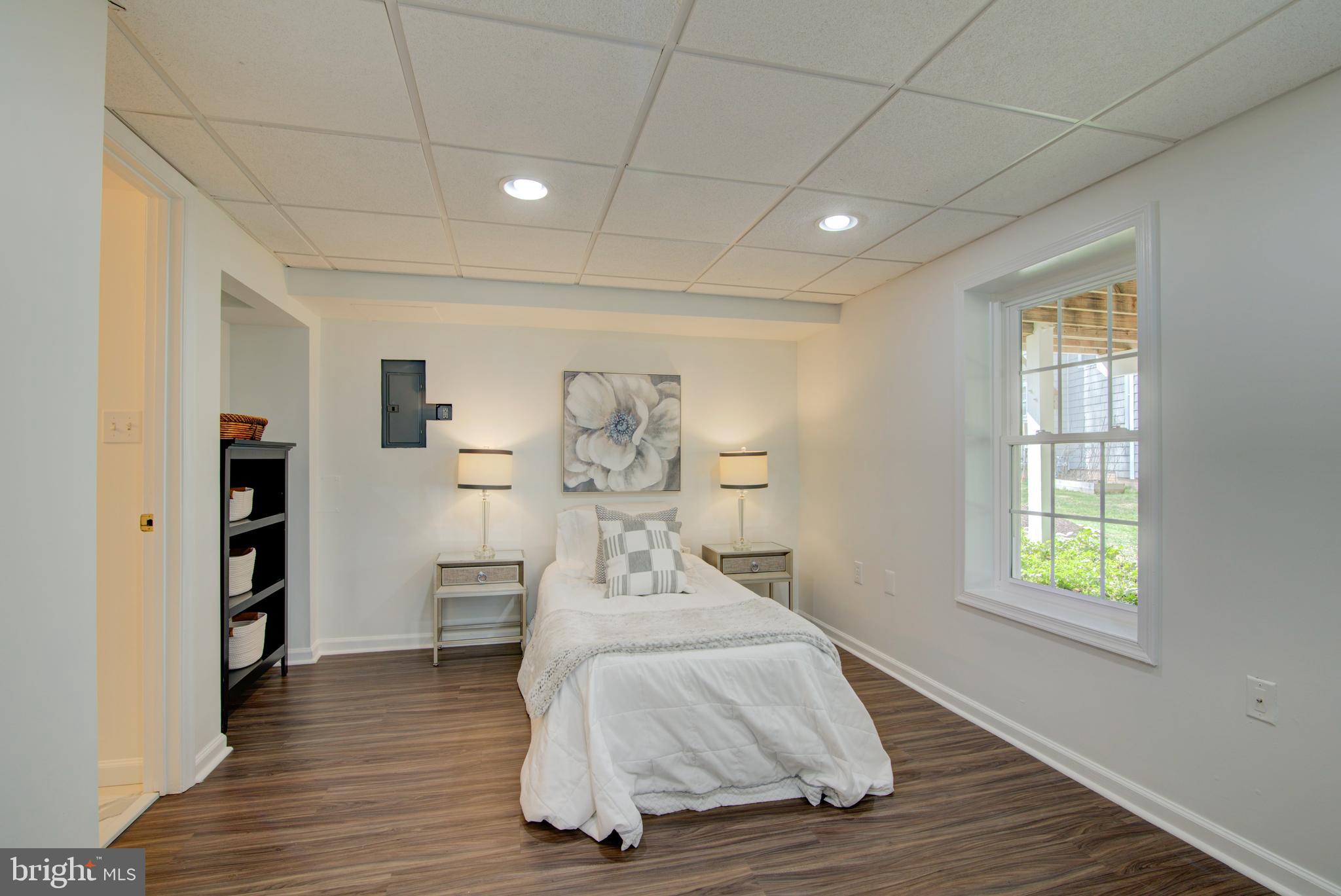 RESTON - Residential