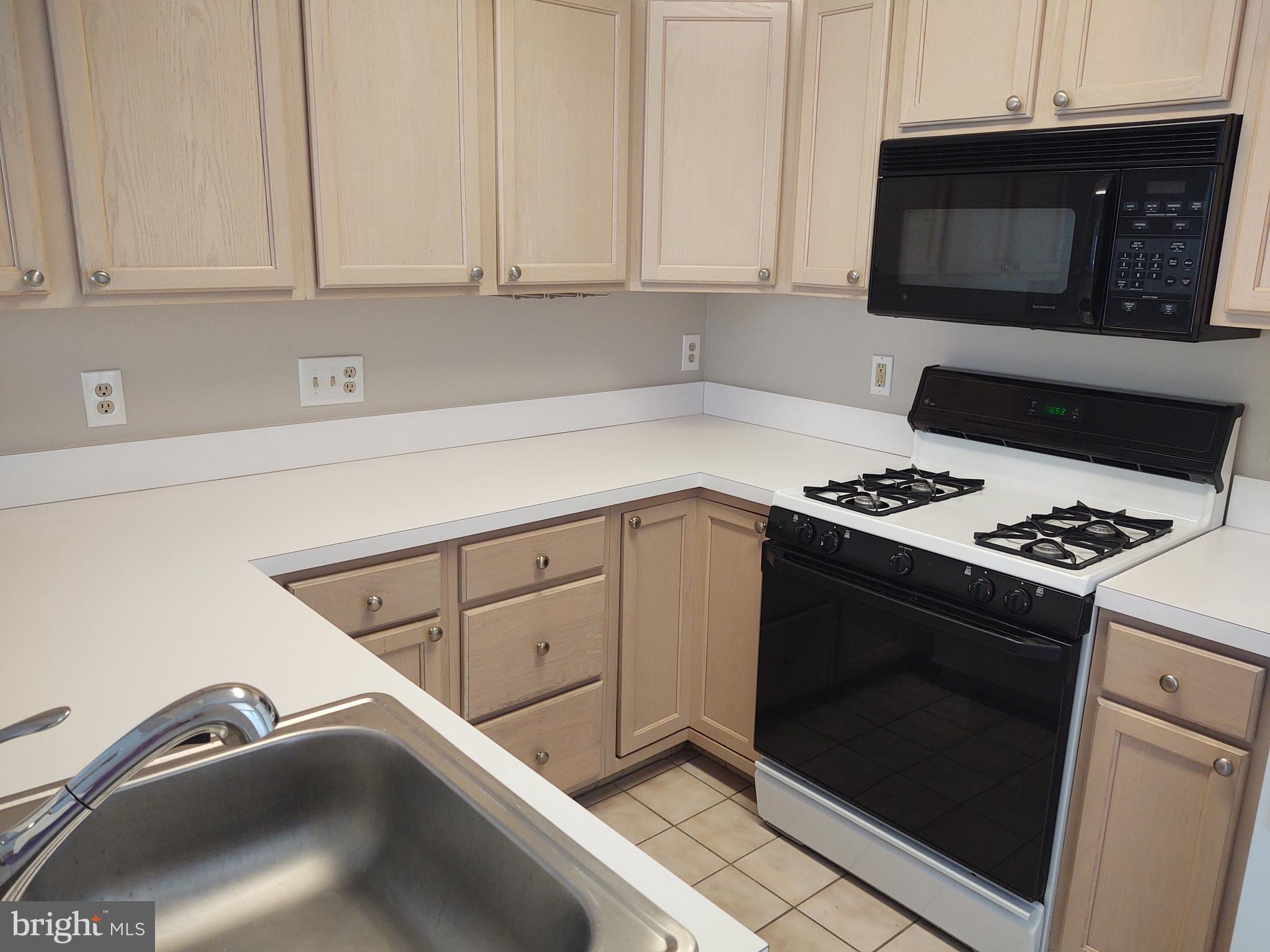 STONERIDGE CONDOMINIUMS - Residential