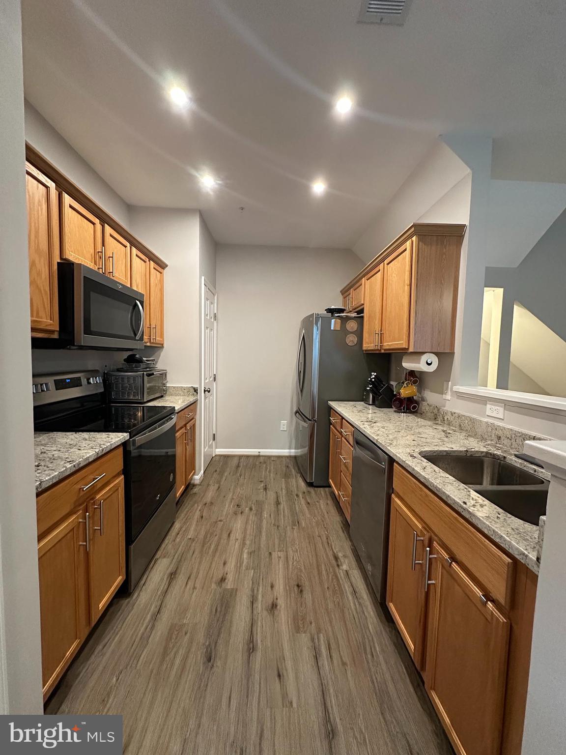 HAMPSHIRE HALL CONDO - Residential Lease