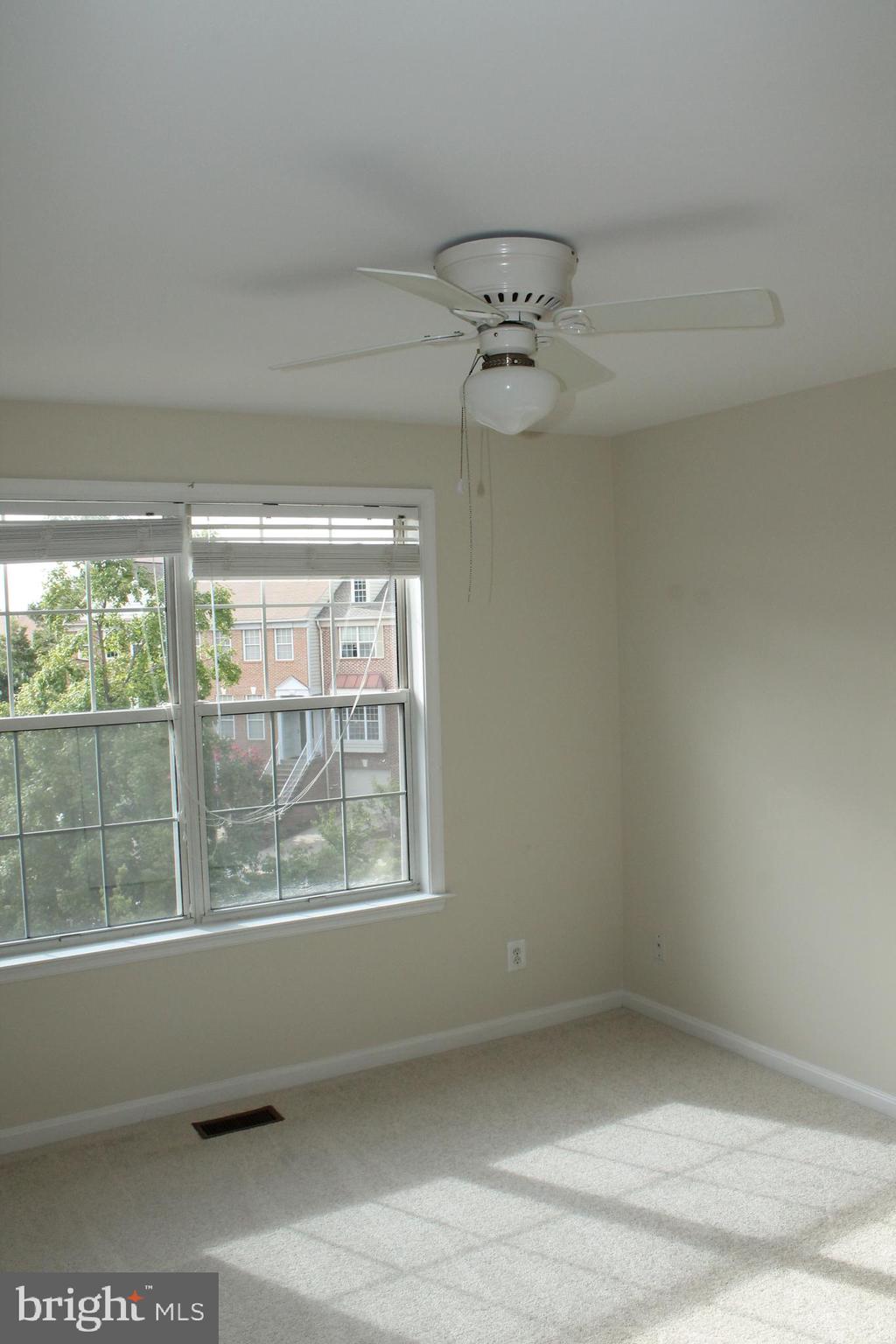 POTOMAC LAKES - Residential Lease