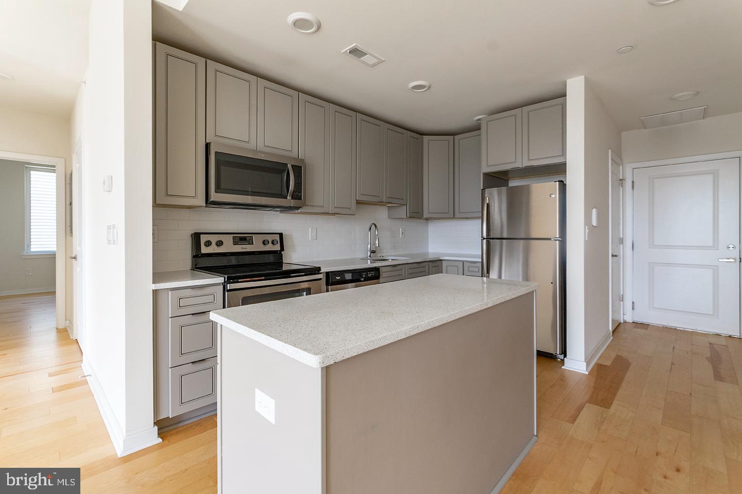 *Available 9/1/22*
Don’t miss the opportunity to live in this contemporary building on E Girard Ave in Fishtown! This beautifully bright 2 bedroom 2 bathroom apartment has a modern kitchen with white quartz counter tops, grey cabinetry, stainless steel appliances, and white subway tile back splash. The living room has large floor to ceiling windows which let in tons of natural sunlight. The floor to ceiling windows continue into the 1st bedroom. The second bedroom has an en-suite bathroom and a spacious closet.
*Sorry, no pets
*Photos of a similar unit