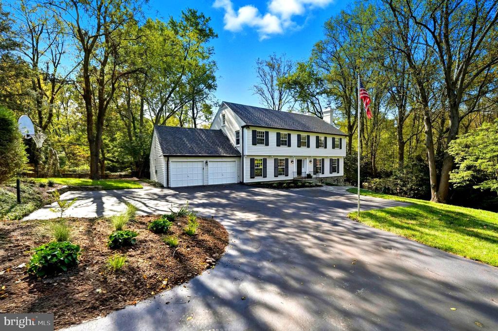 Photo of 7918 Bradley Boulevard, BETHESDA, MD 20817 (MLS # MDMC2203840)