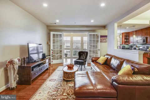 4113 S FOUR MILE RUN DRIVE 302 ARLINGTON VA 22204