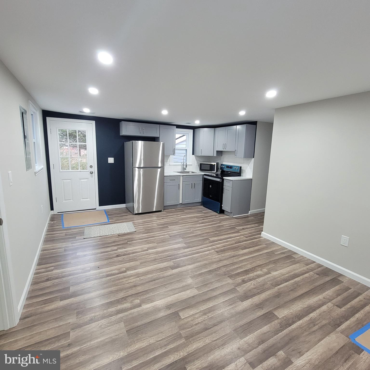 LONGVIEW BEACH CLUB - Residential