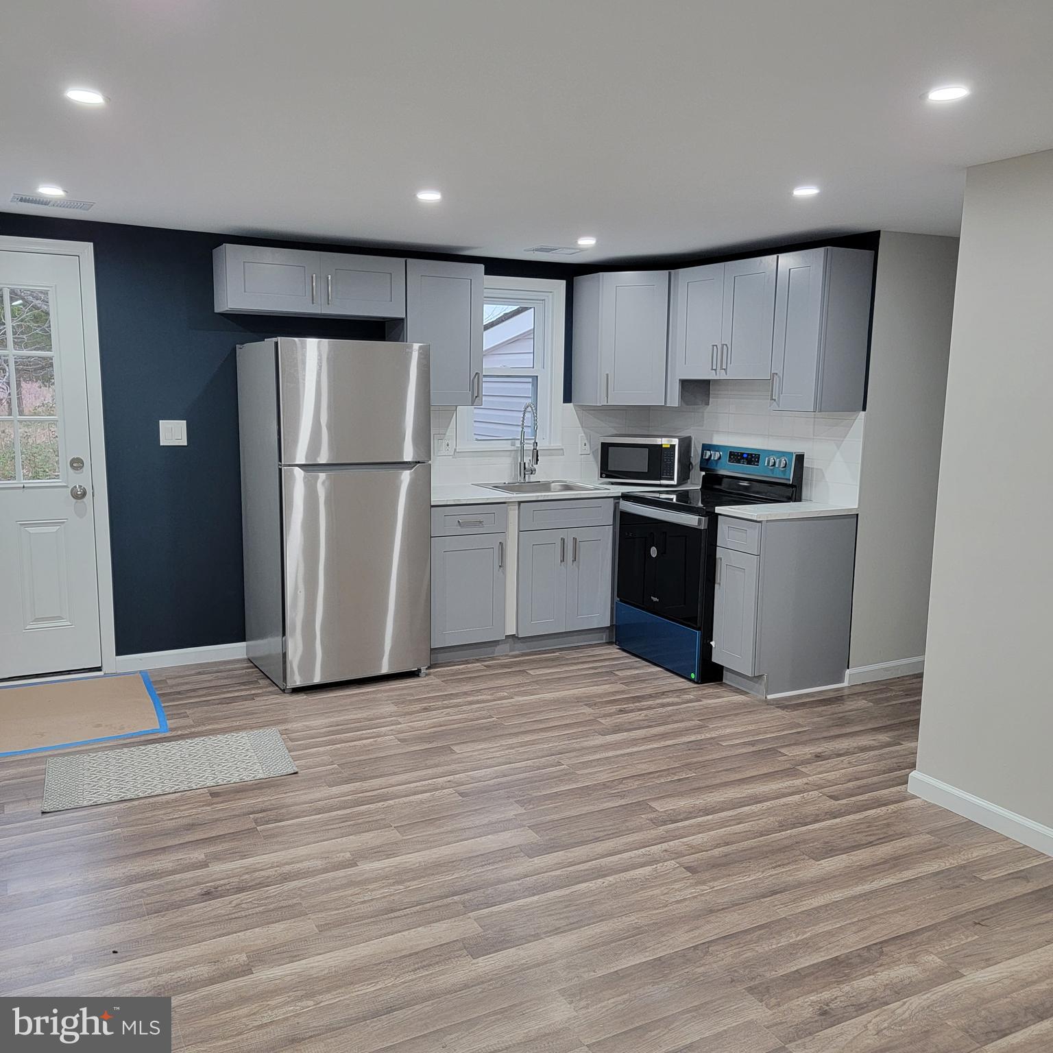 LONGVIEW BEACH CLUB - Residential