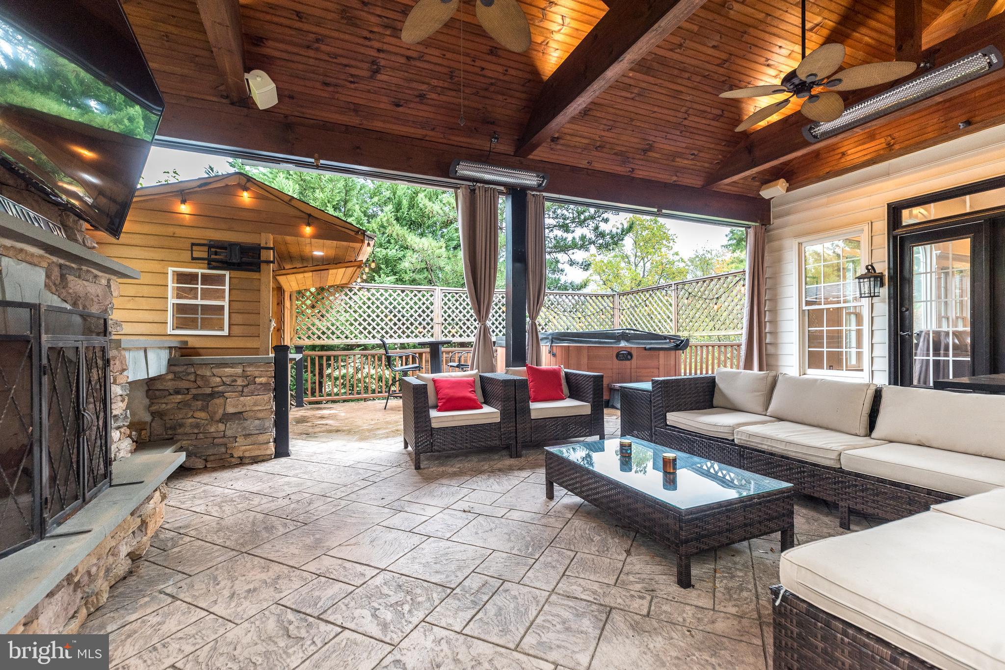 CHESTNUT CREEK - Residential