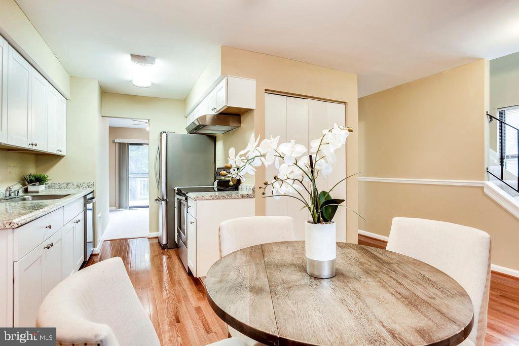 939 BARTON OAKS PLACE