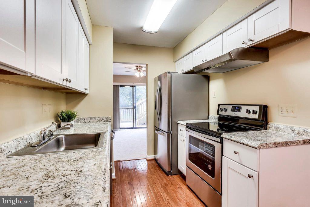 939 BARTON OAKS PLACE