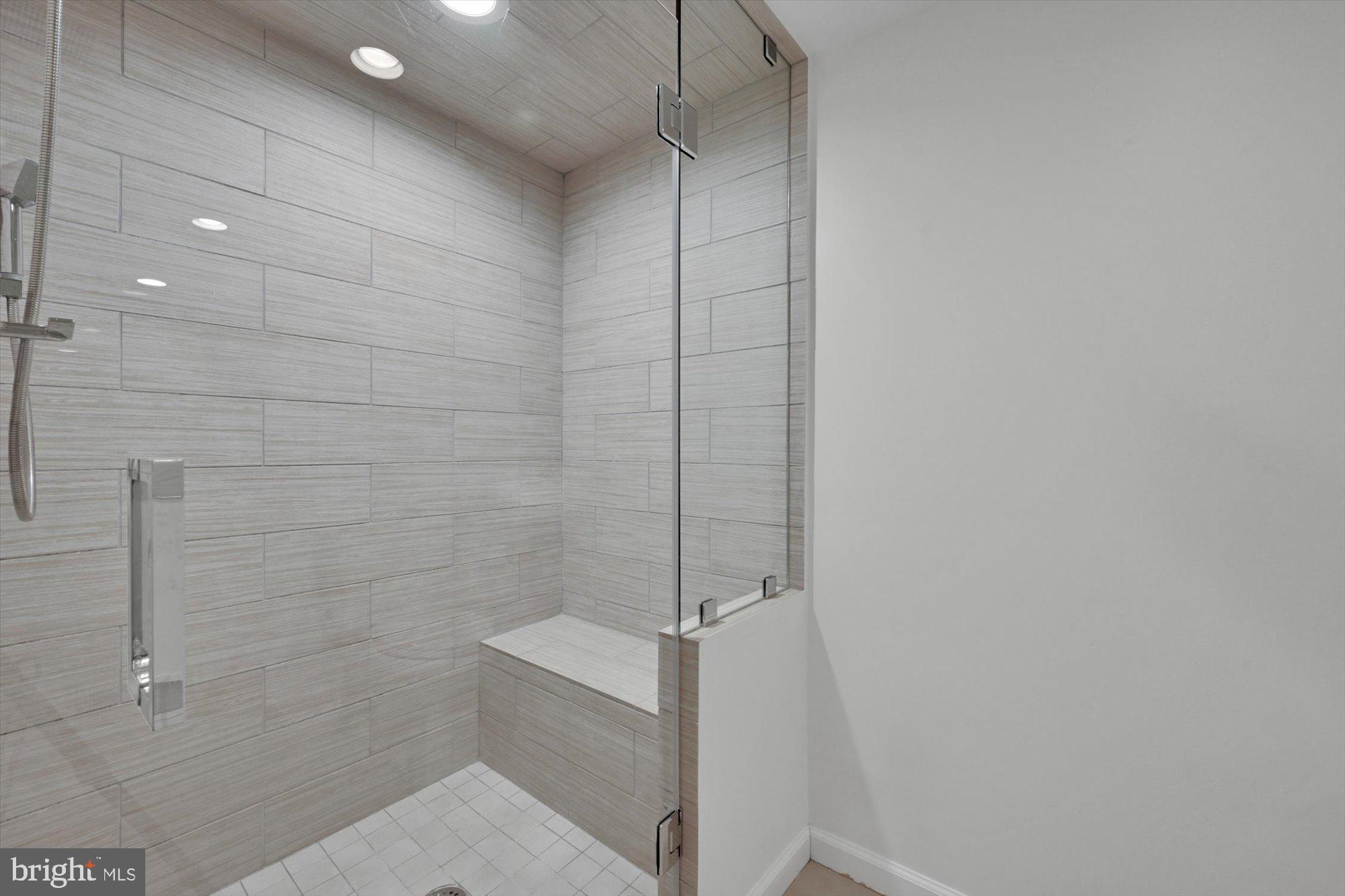 GLADWYNE - Residential