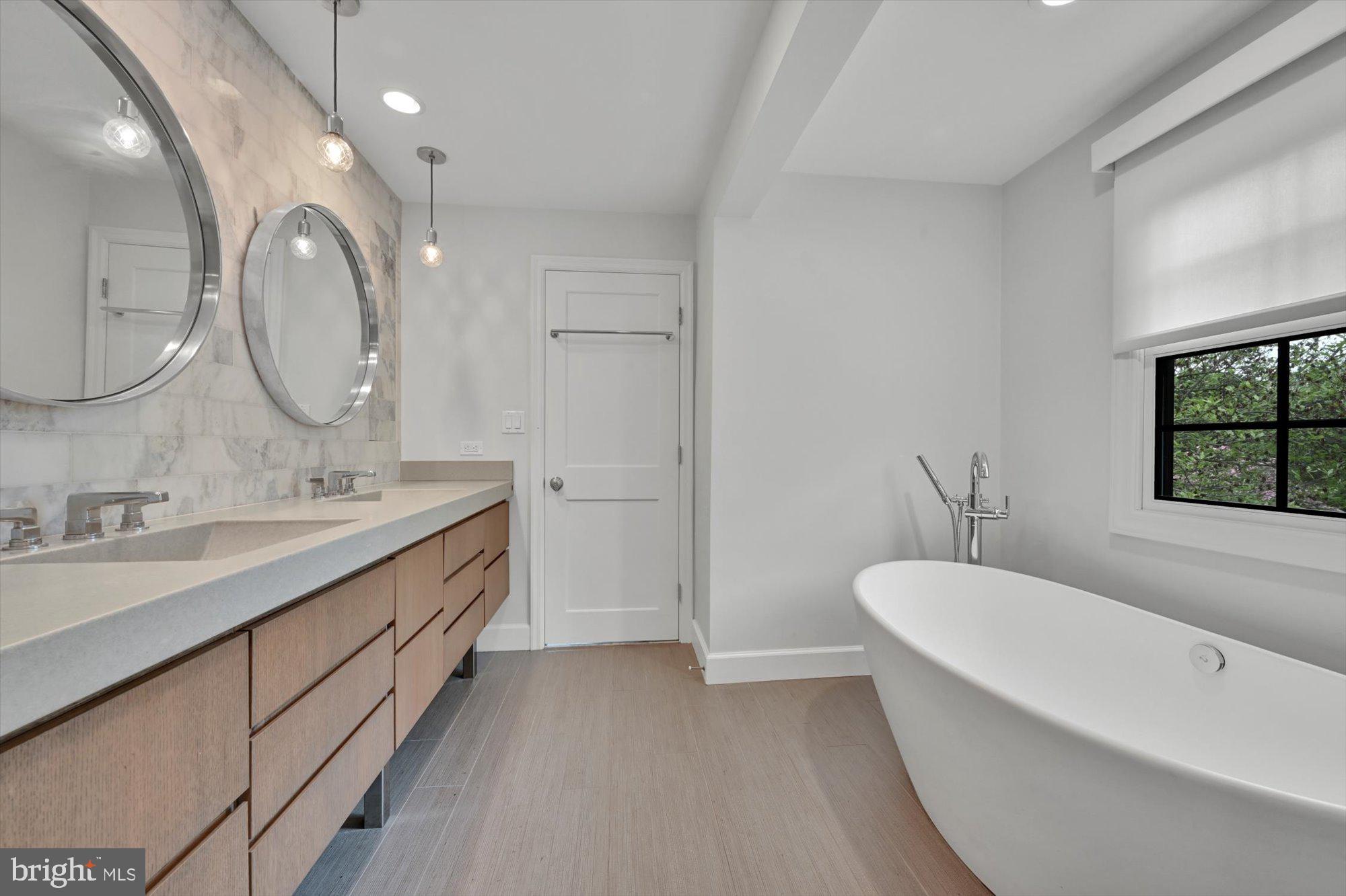 GLADWYNE - Residential