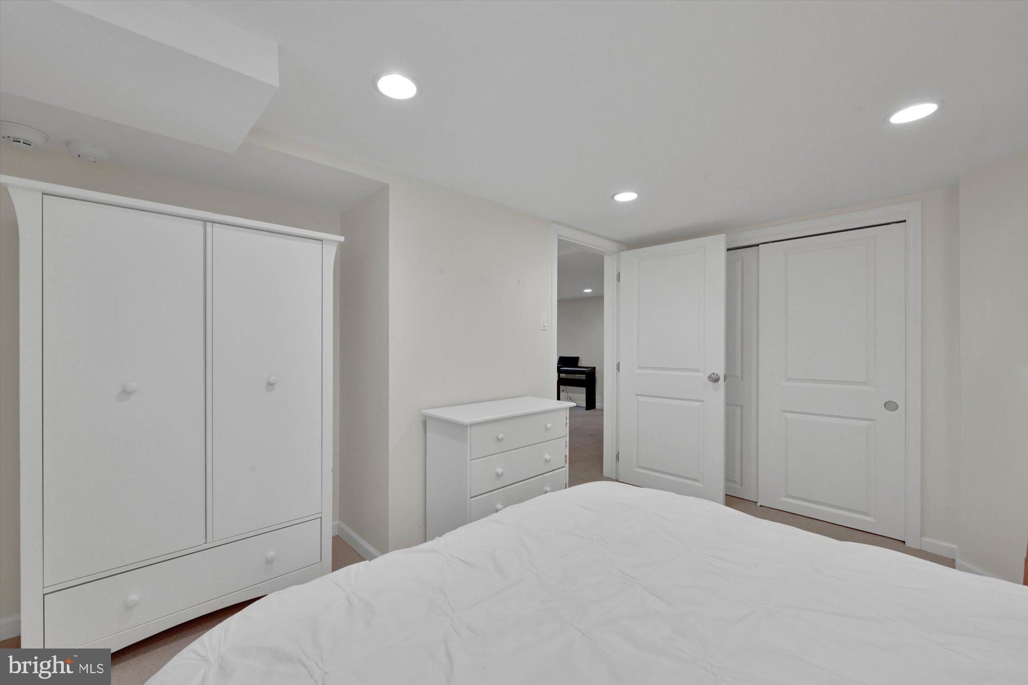 GLADWYNE - Residential