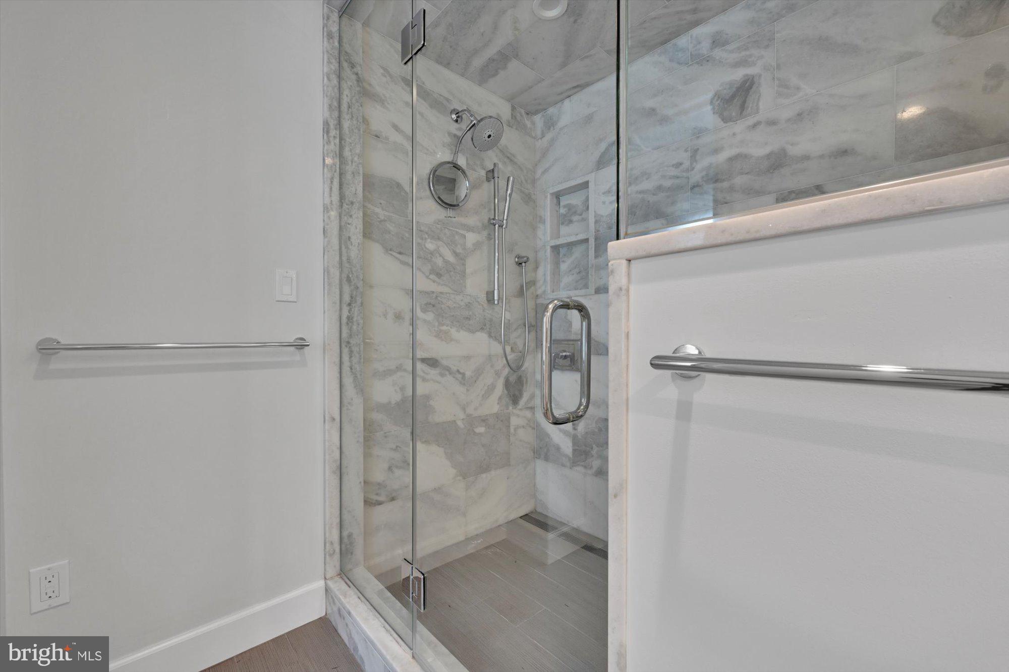 GLADWYNE - Residential