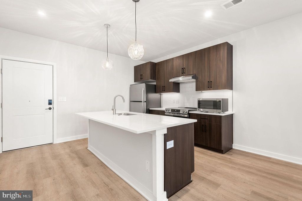 Photo of 26 S York Road #305, HATBORO, PA 19040 (MLS # PAMC2136736)