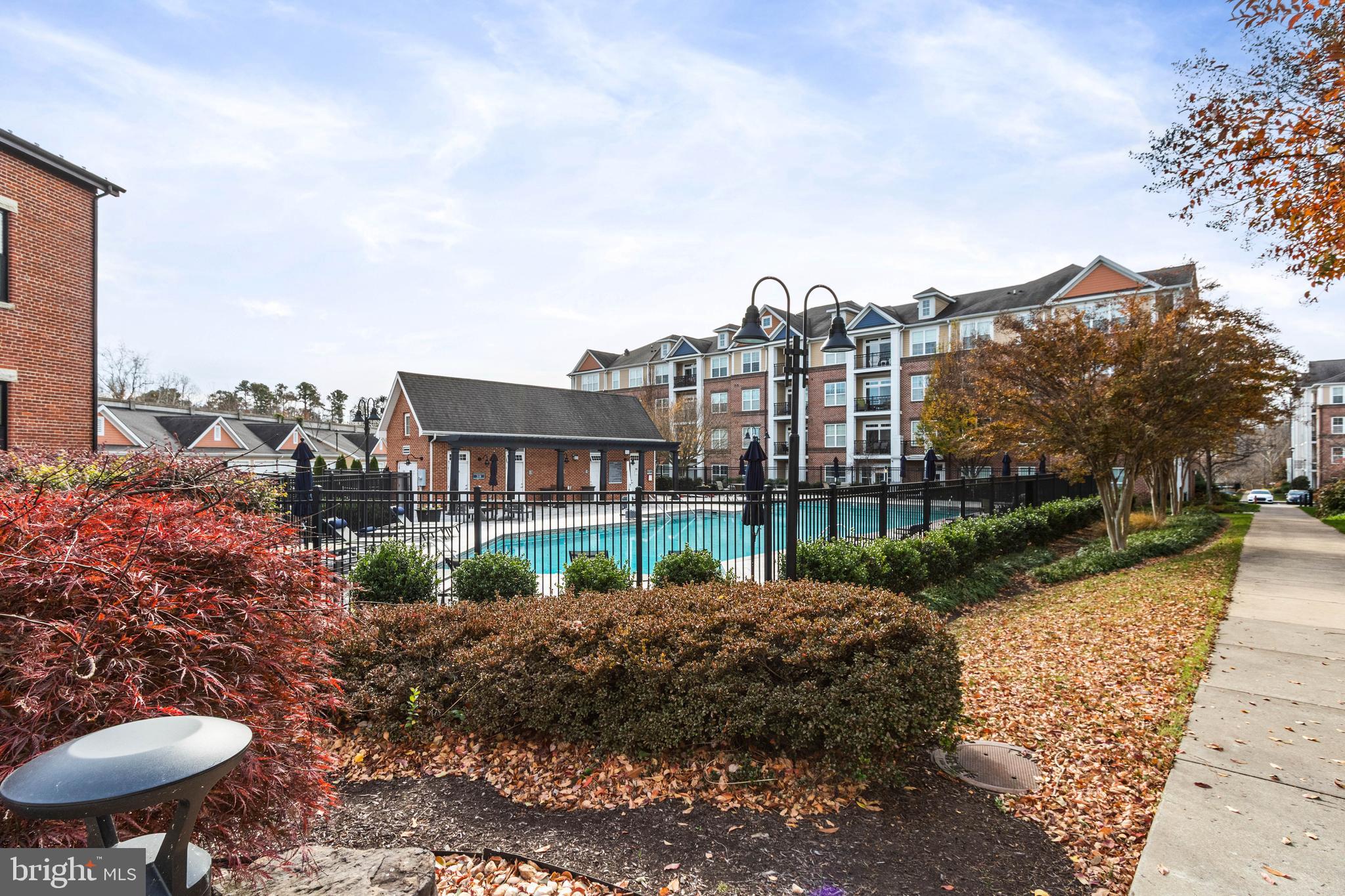 COBBLESTONE SQUARE - Residential