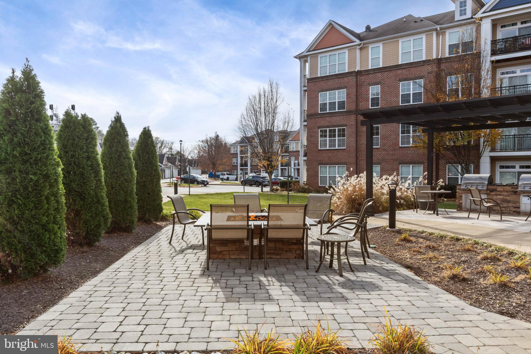 COBBLESTONE SQUARE - Residential