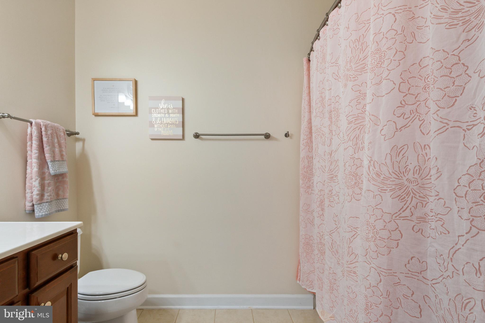 COBBLESTONE SQUARE - Residential