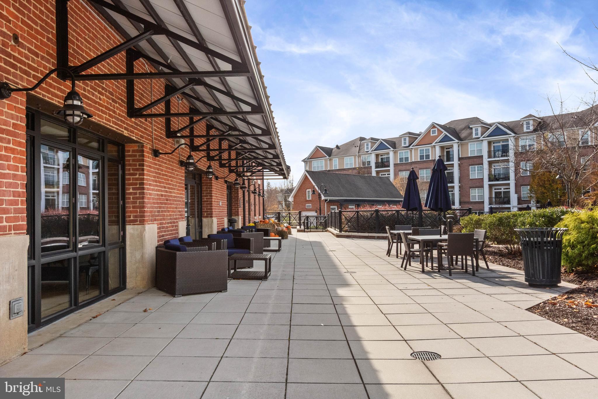 COBBLESTONE SQUARE - Residential