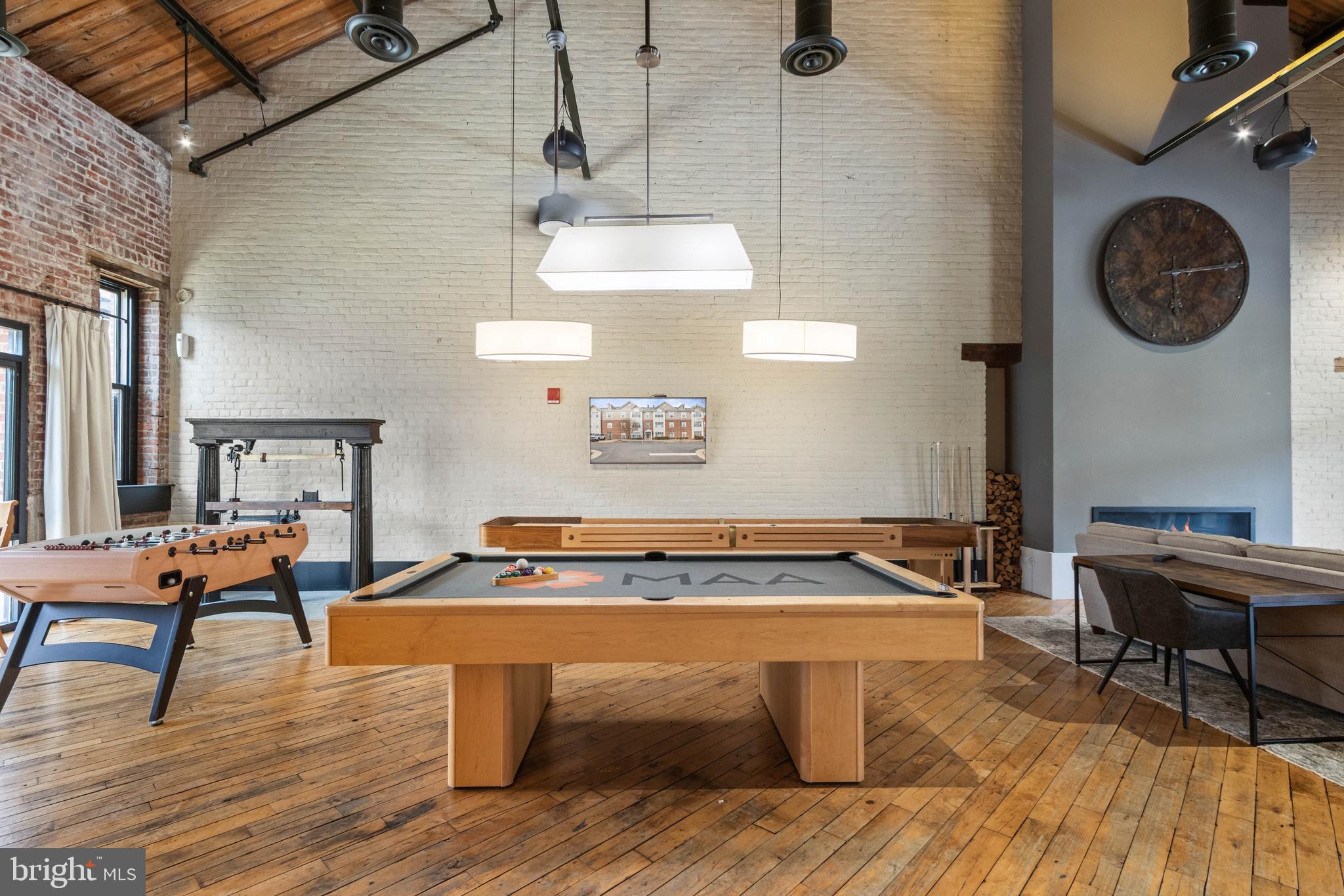 COBBLESTONE SQUARE - Residential