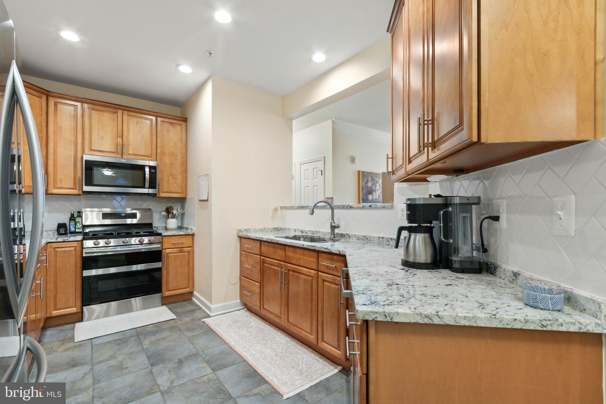 COBBLESTONE SQUARE - Residential