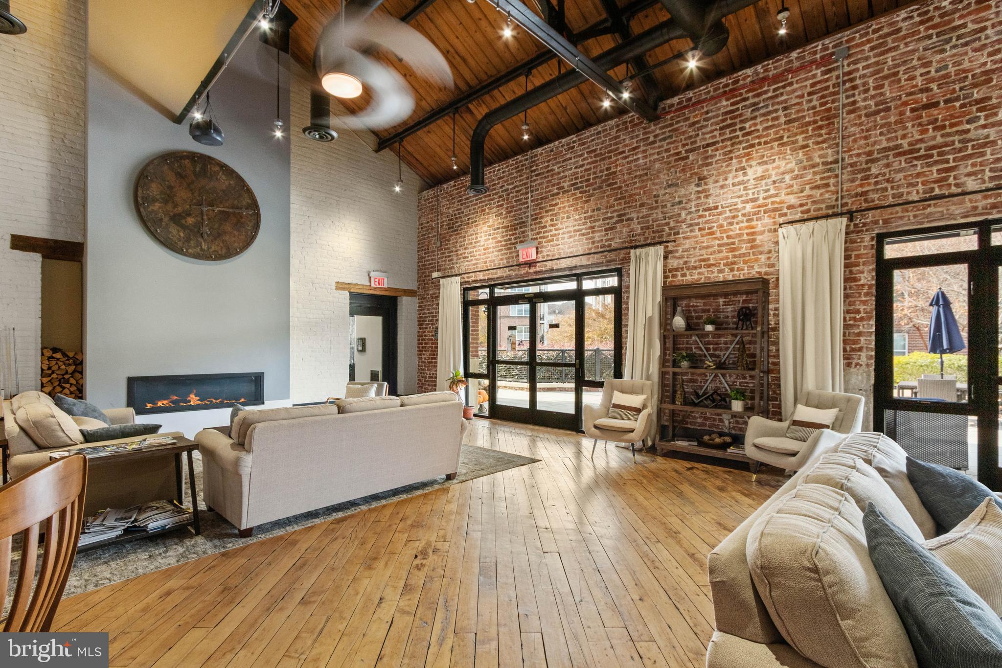 COBBLESTONE SQUARE - Residential