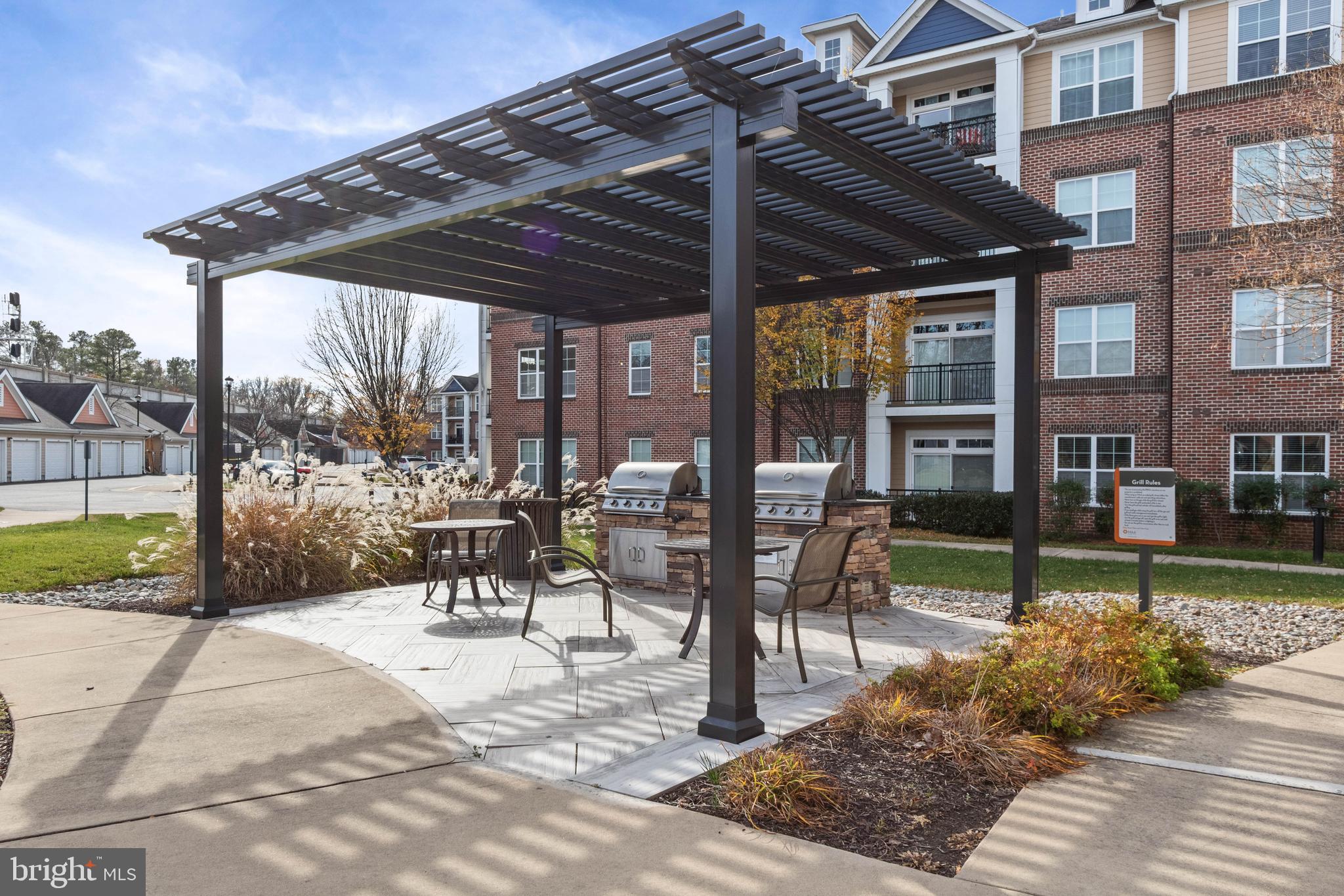 COBBLESTONE SQUARE - Residential