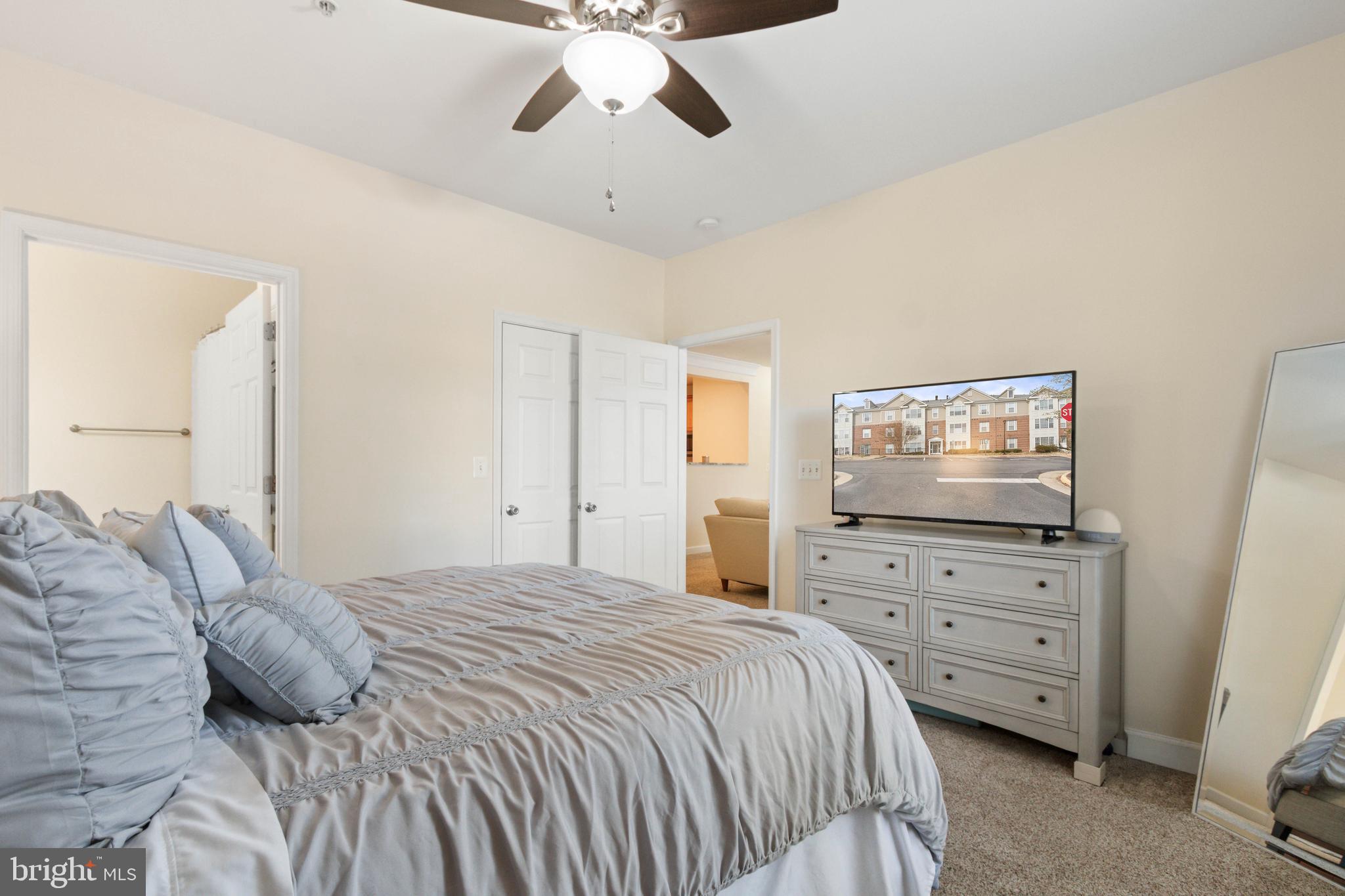 COBBLESTONE SQUARE - Residential