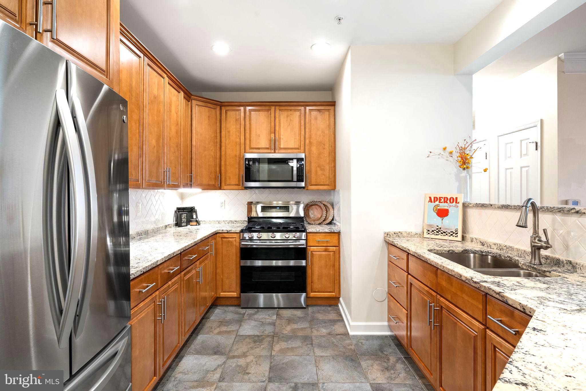 COBBLESTONE SQUARE - Residential