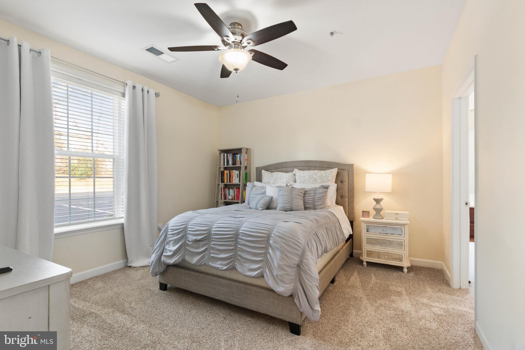 COBBLESTONE SQUARE - Residential