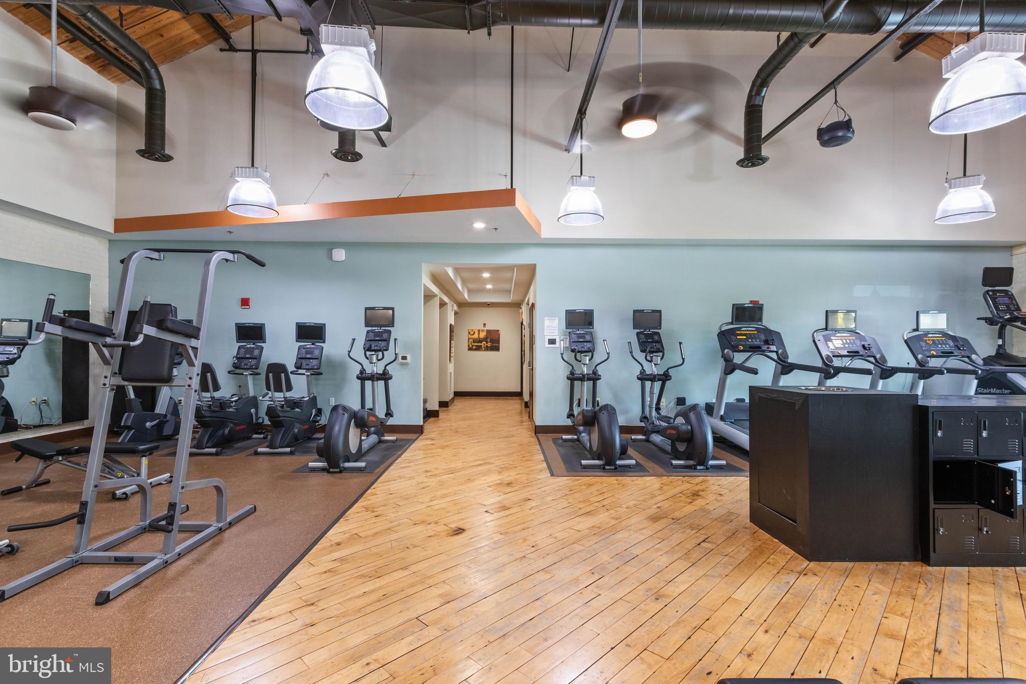 COBBLESTONE SQUARE - Residential