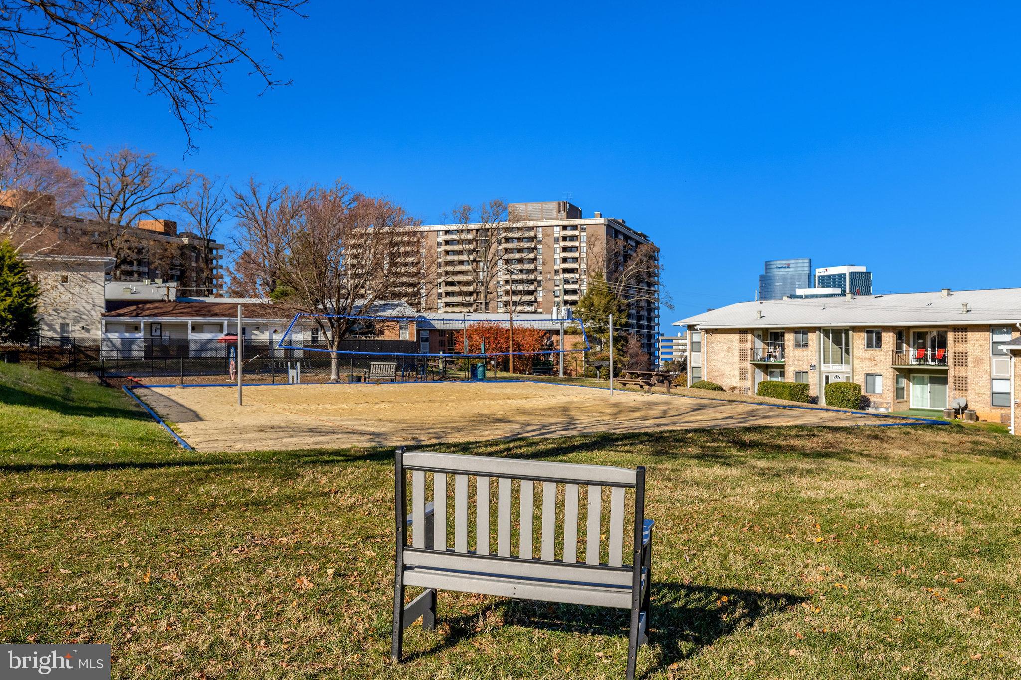 MC LEAN CHASE - Residential