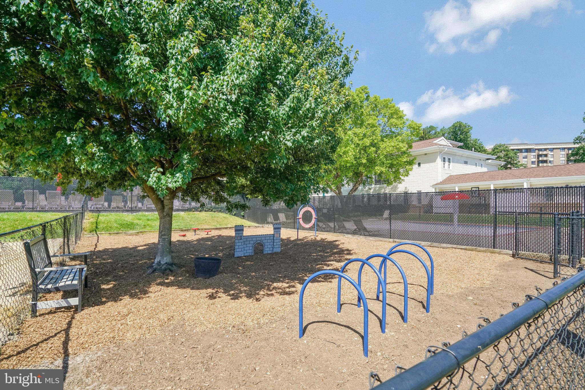 MC LEAN CHASE - Residential