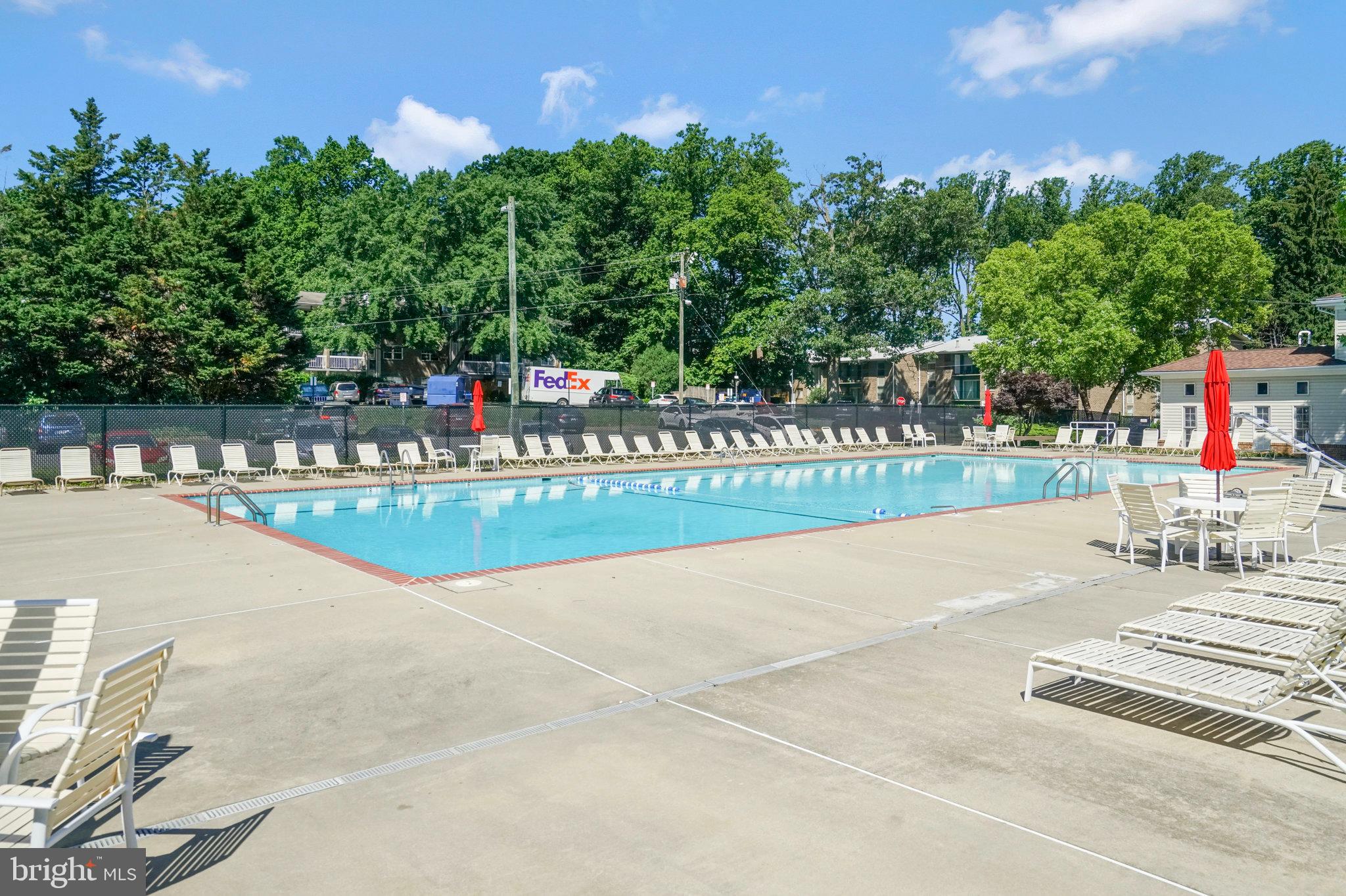 MC LEAN CHASE - Residential