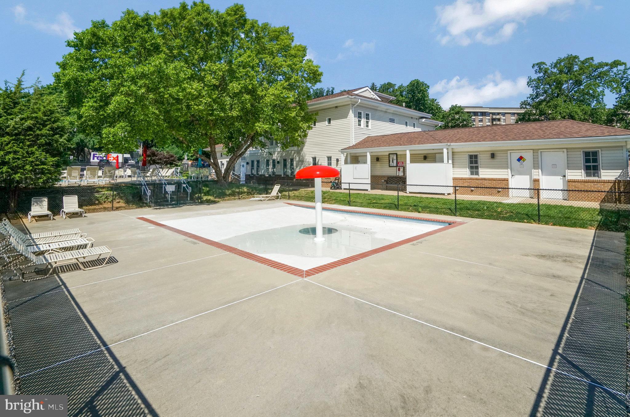 MC LEAN CHASE - Residential