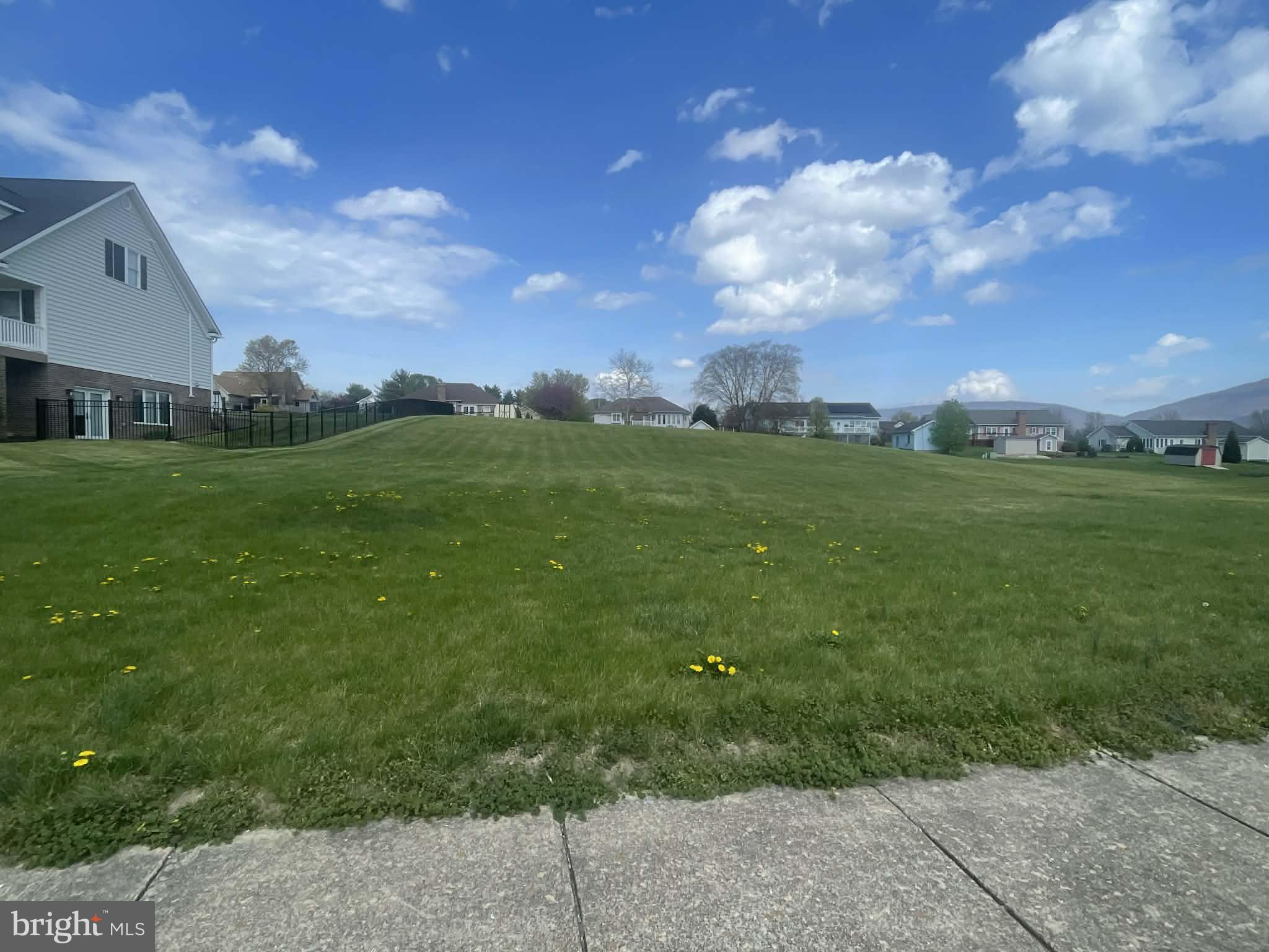 THE FOOTHILLS - Land