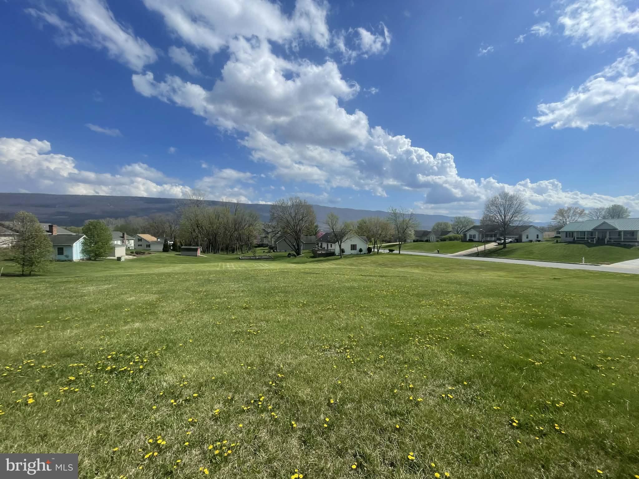 THE FOOTHILLS - Land