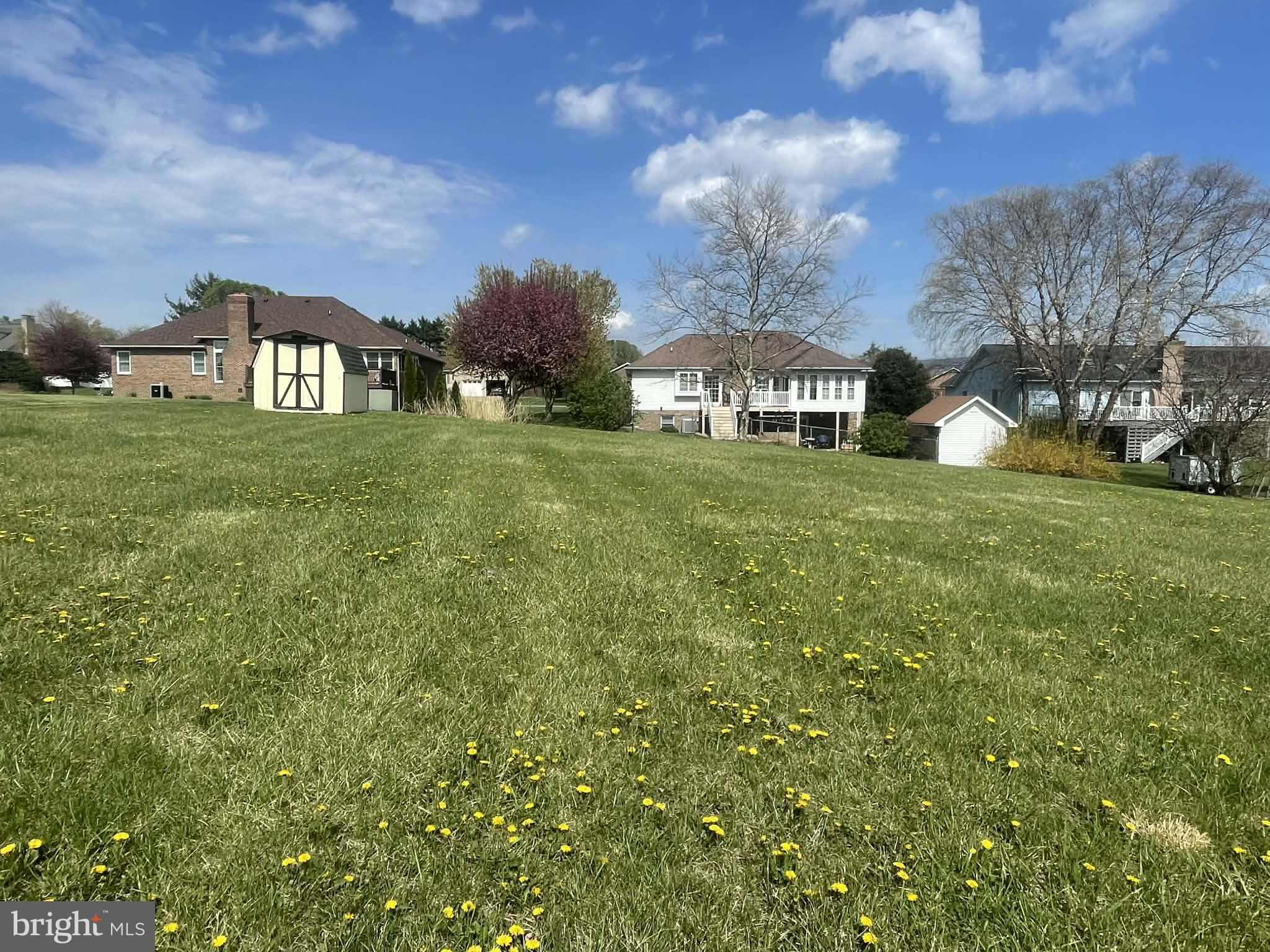 THE FOOTHILLS - Land