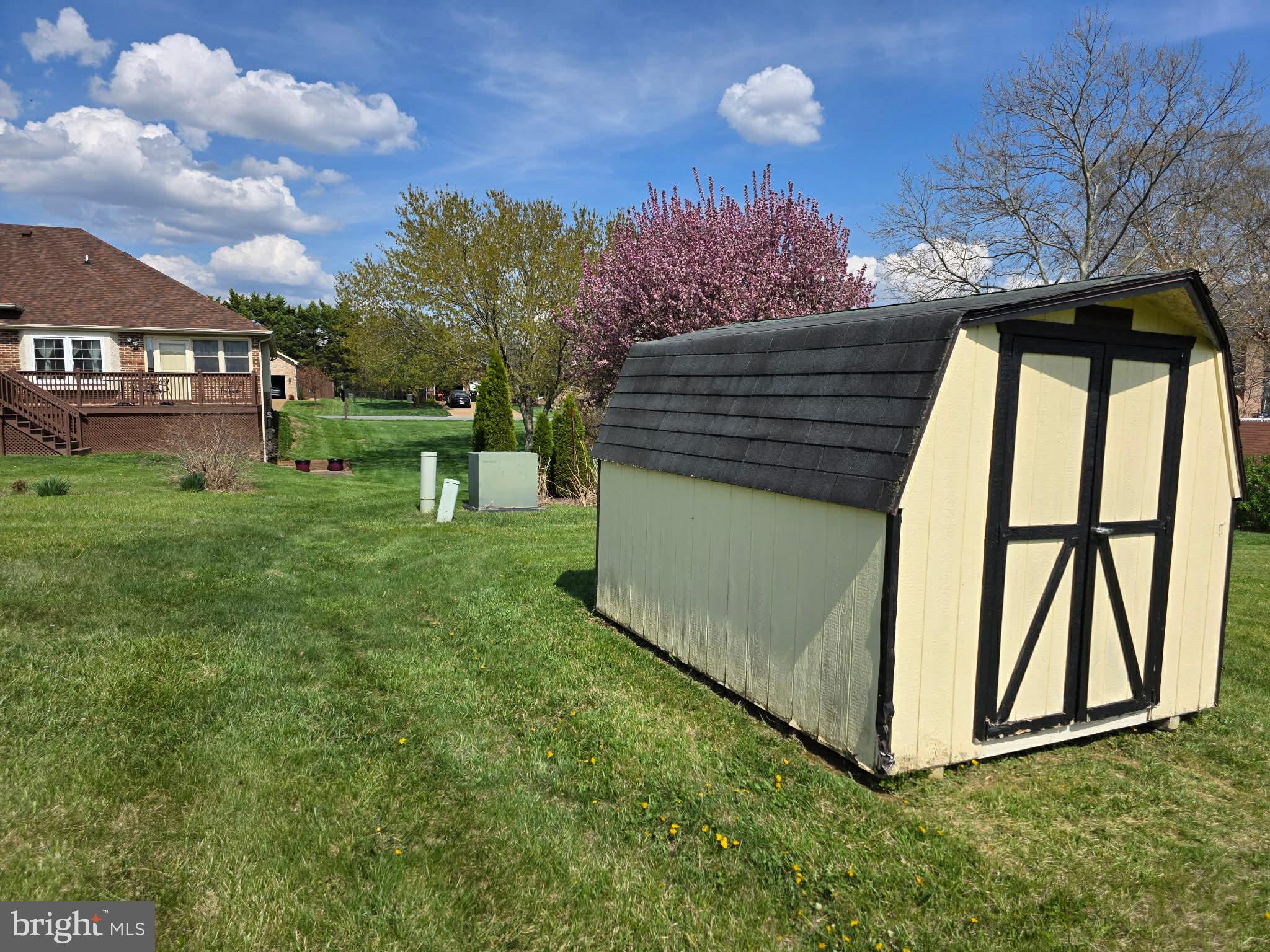 THE FOOTHILLS - Land