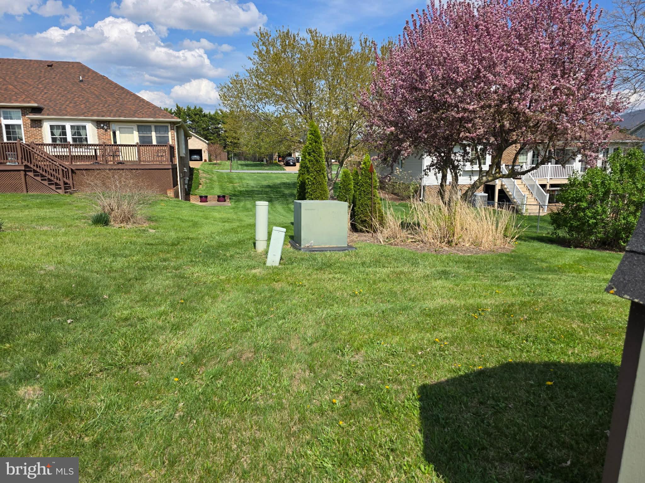 THE FOOTHILLS - Land