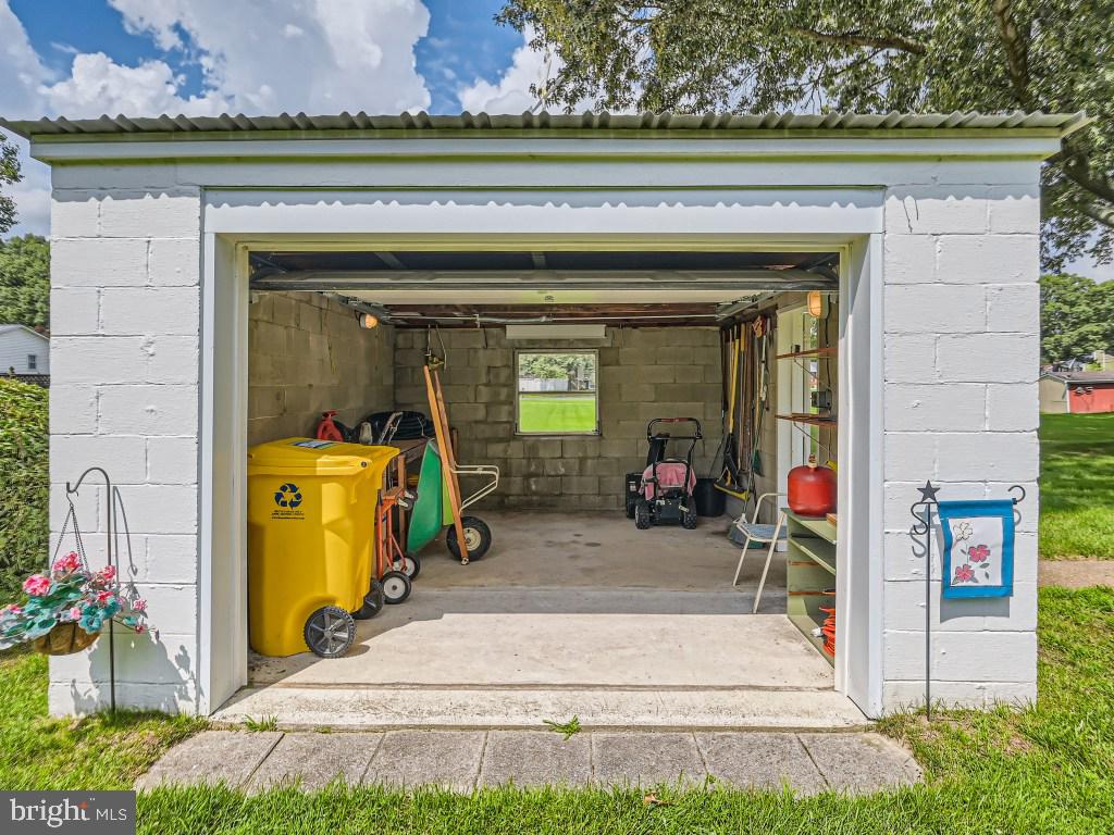 ELMHURST - Residential