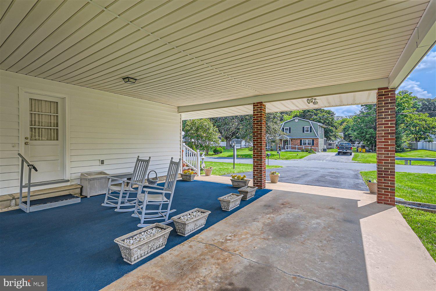 ELMHURST - Residential