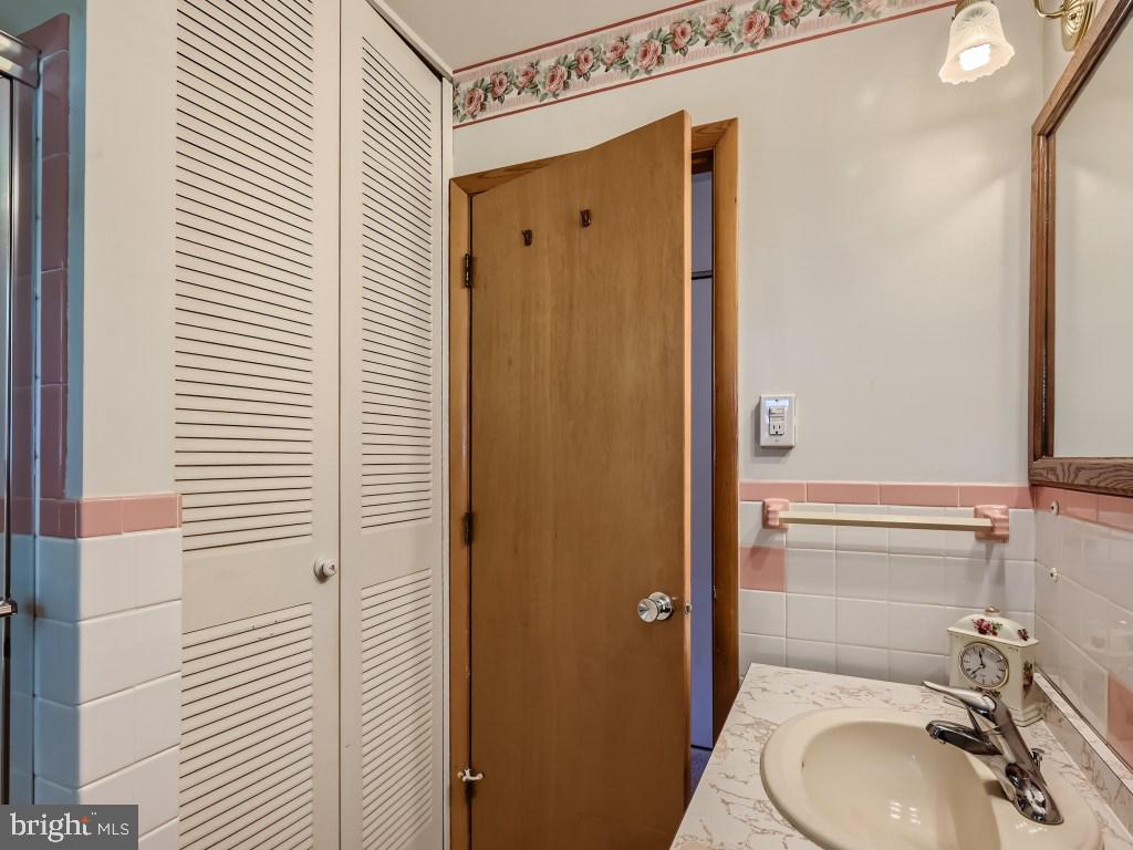 ELMHURST - Residential