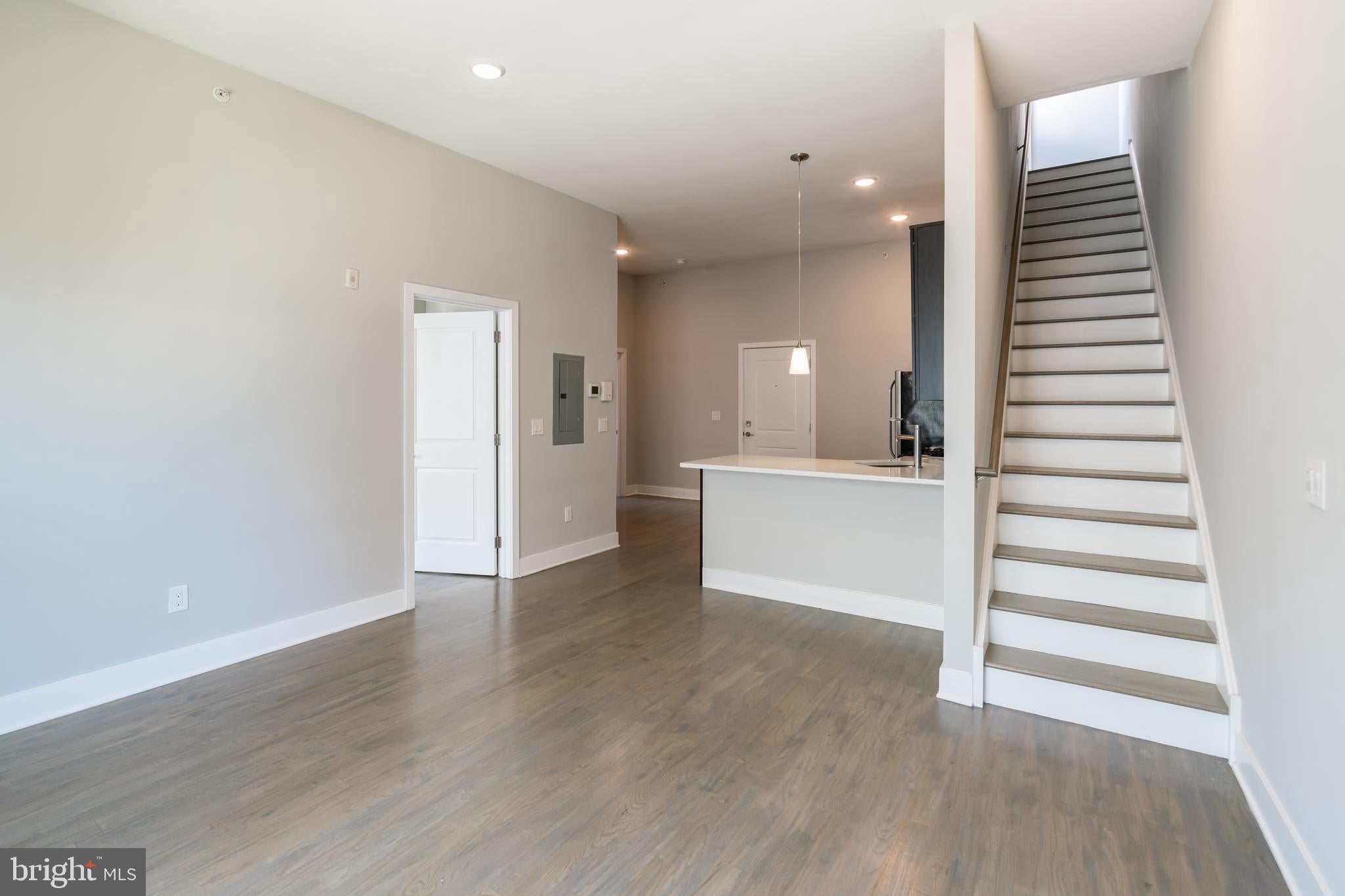 1607 CATHARINE STREET UNIT 3D