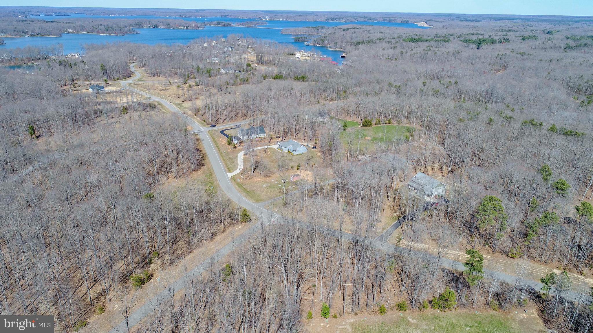 NOAH'S LANDING - Land