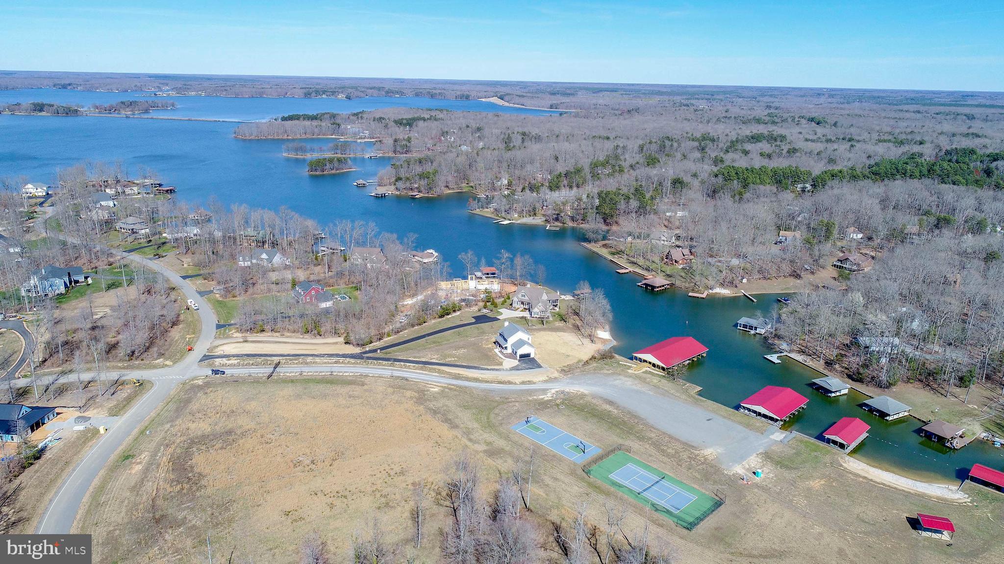 NOAH'S LANDING - Land