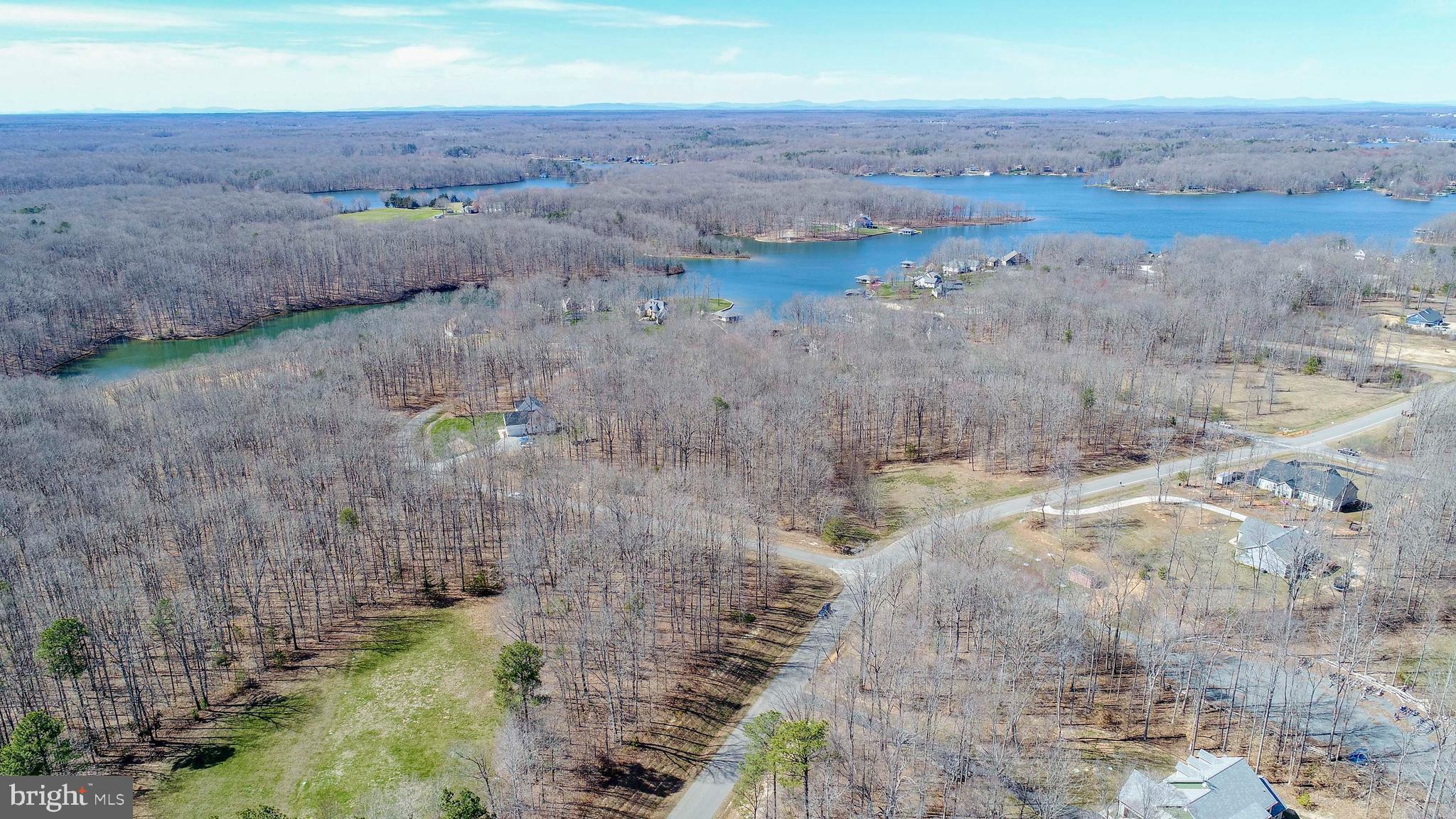 NOAH'S LANDING - Land