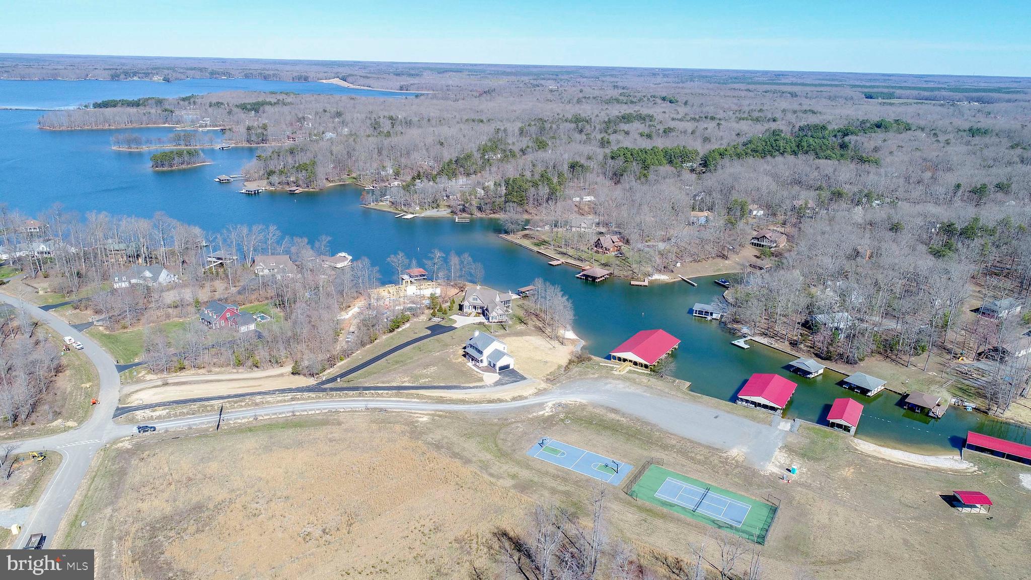 NOAH'S LANDING - Land