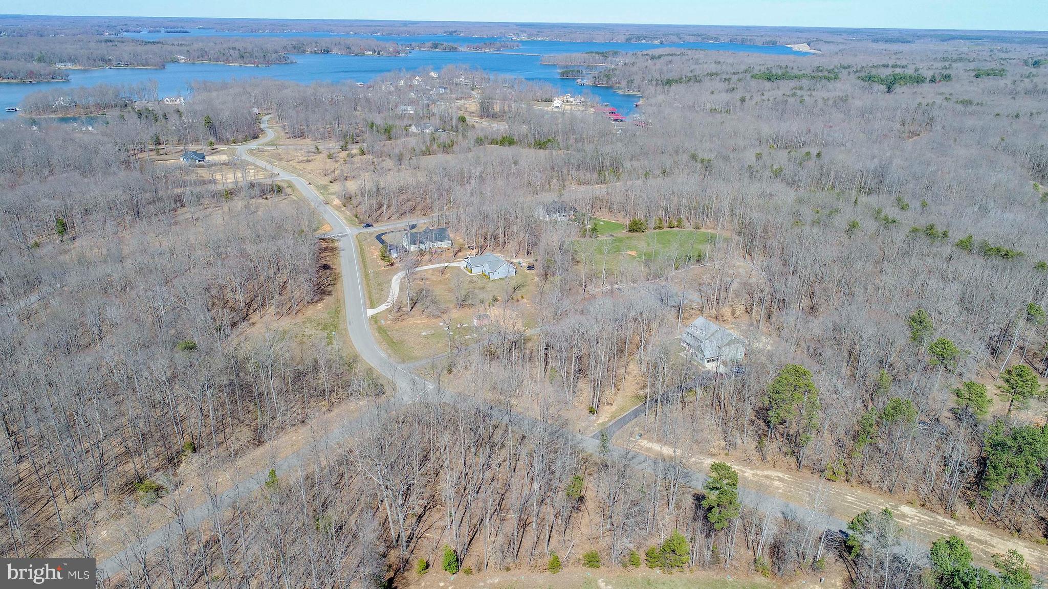 NOAH'S LANDING - Land