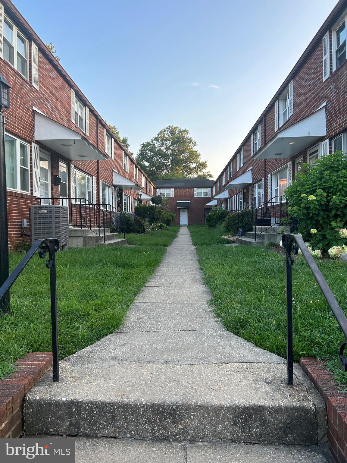 PARKVIEW COURT - Residential Lease