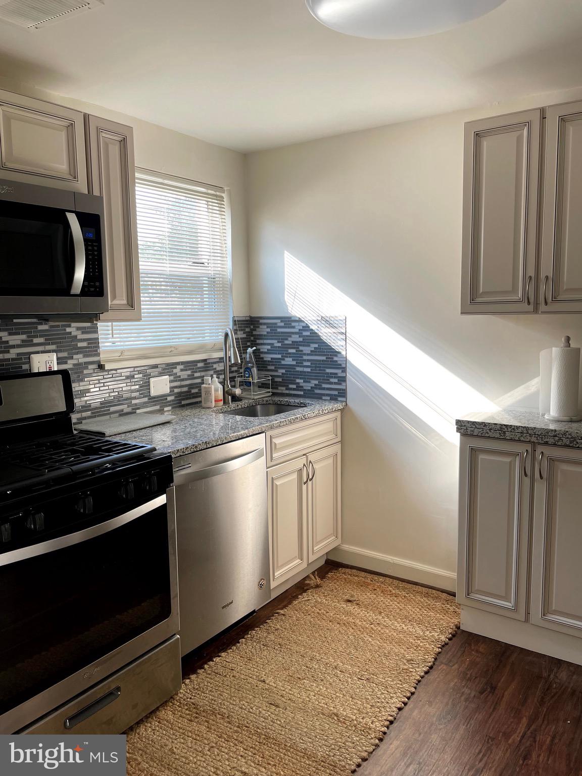 PARKVIEW COURT - Residential Lease