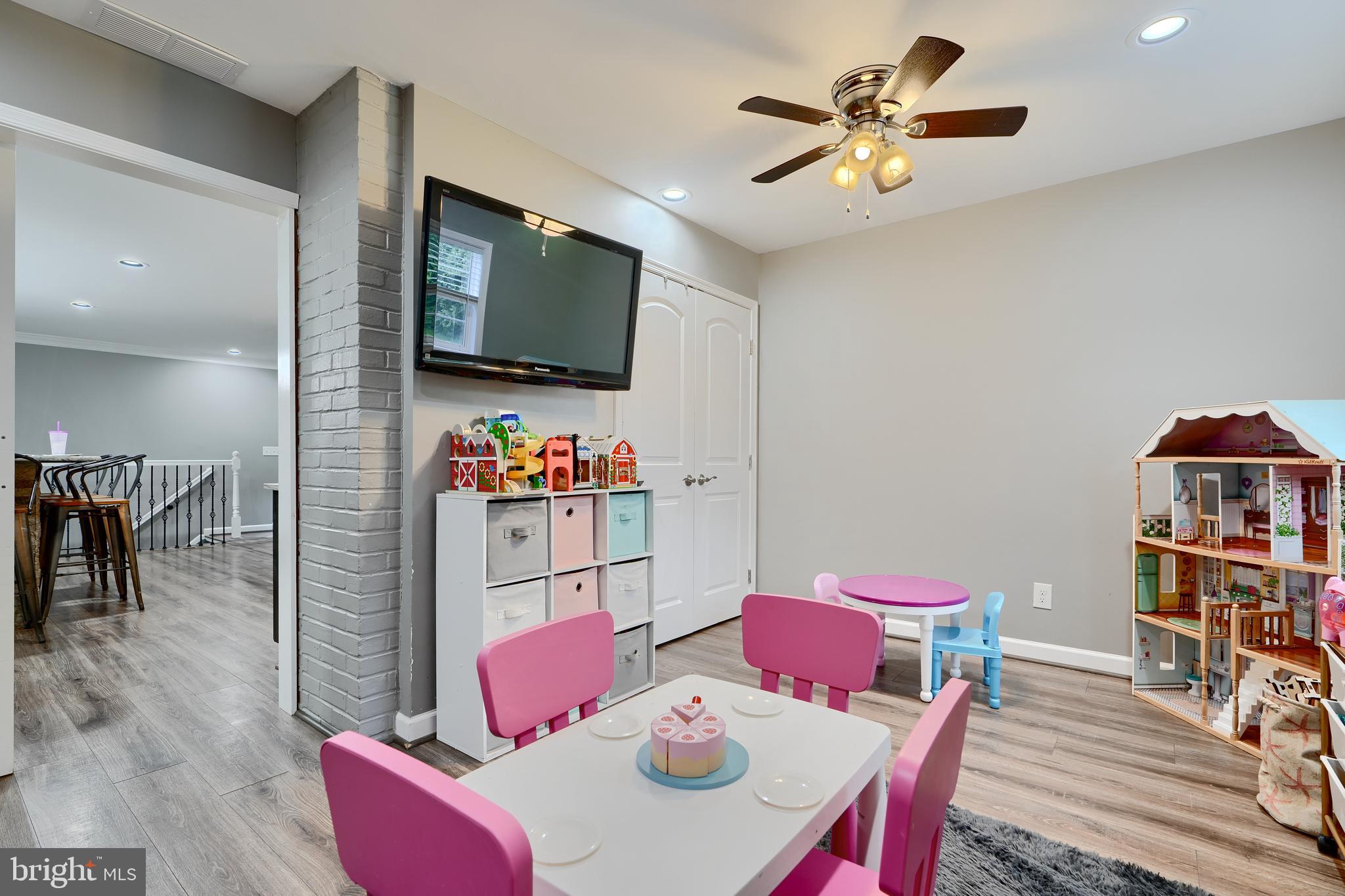 WAKEFIELD MEADOWS - Residential